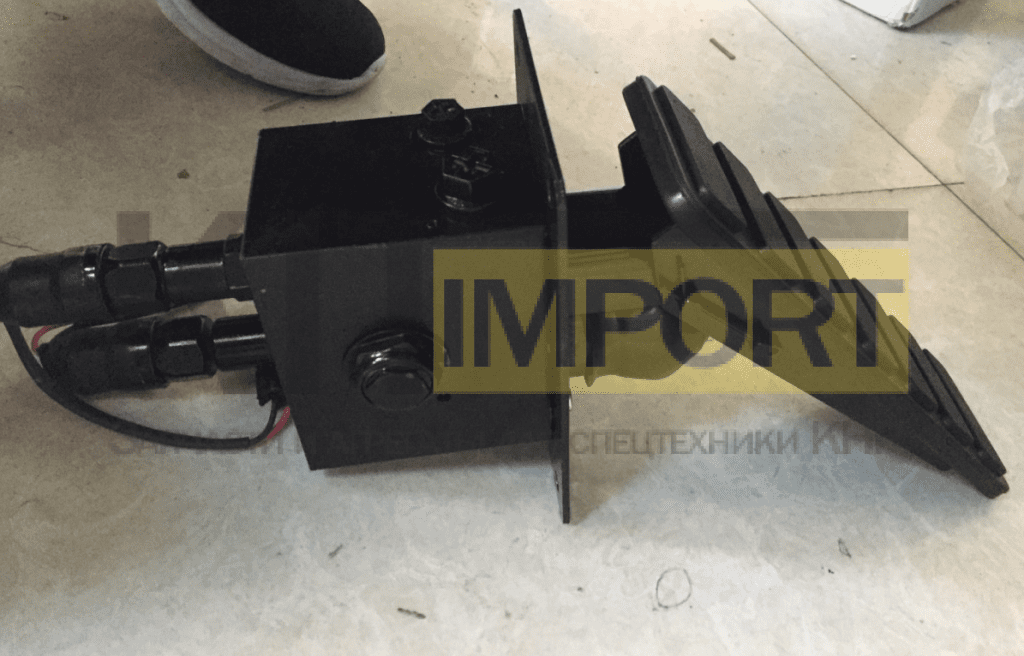 Клапан тормозной VB22057063C55043S00 автогрейдера ХСМГ GR215