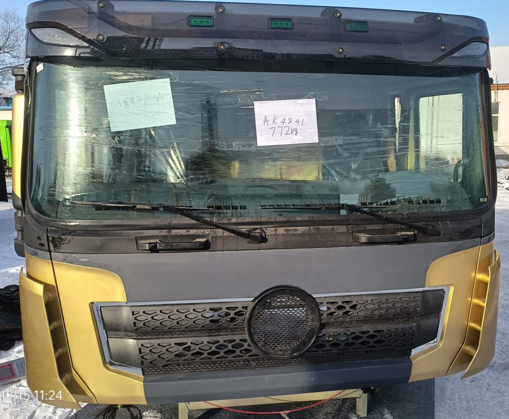 Кабина водителя X3000 золотая для ДВС WEICHAI SX331863366